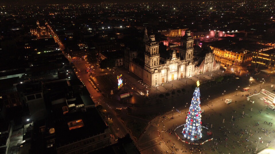 初メキシコシティのドローン夜景画像
